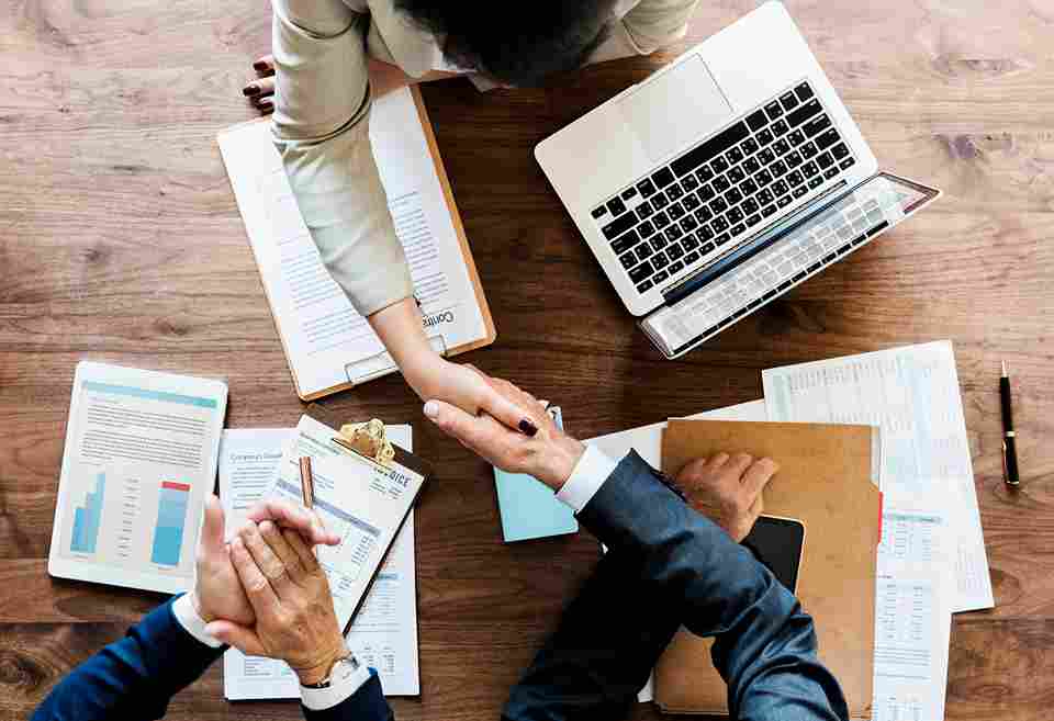Comment un recruteur en freelance recrute en période de ralentissement économique